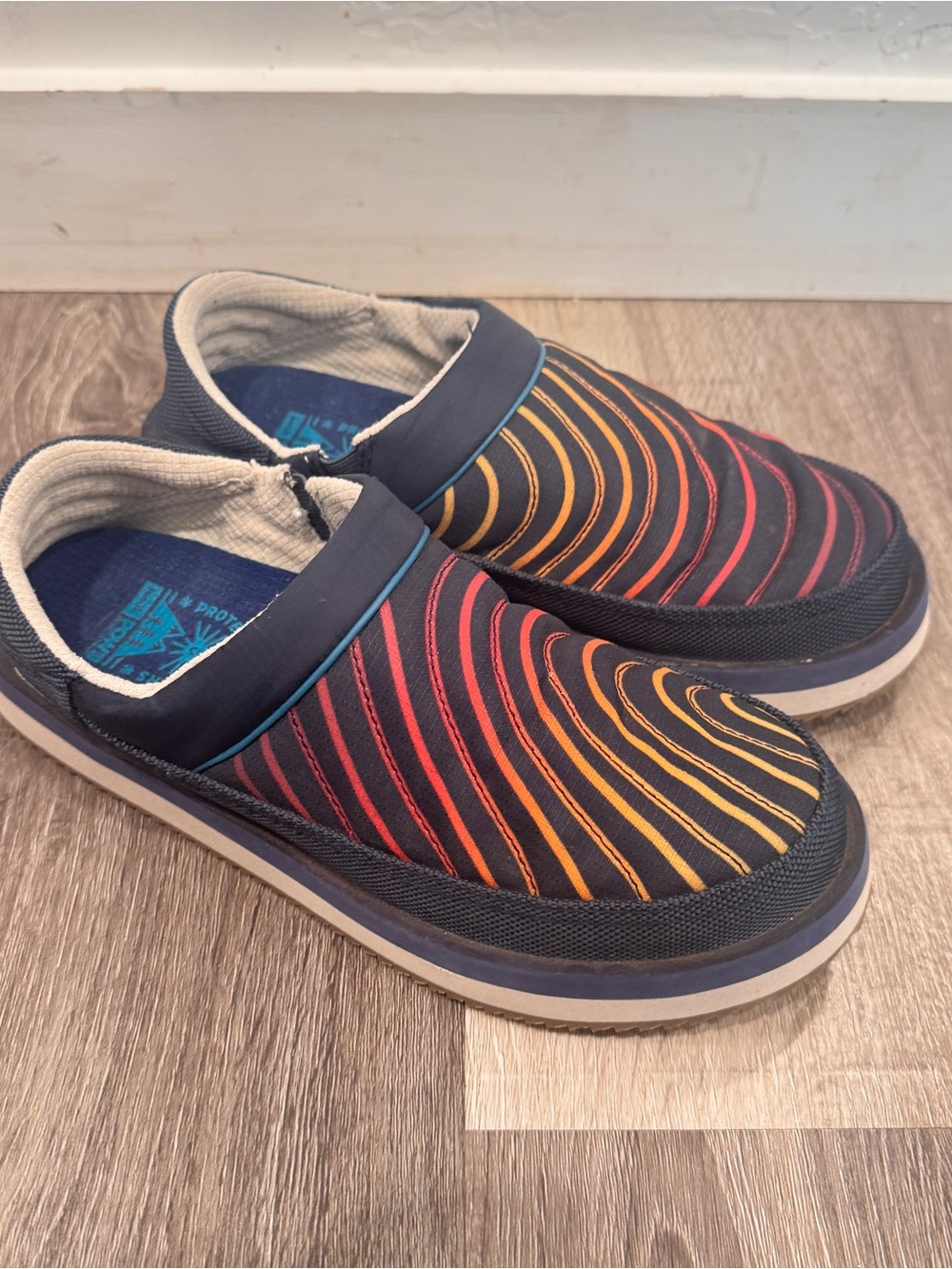 Sanuk Winter Puffy Chiller Shoes Women's 7 Slip-On Sneakers Blue Swirly Stripes